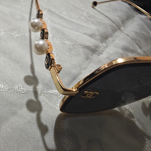 Chanel Pearl-Embellished Sunglasses - Picture 7 of 10